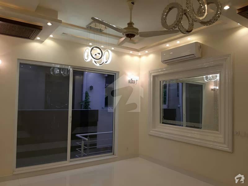 ازمیر ٹاؤن ۔ بلاک ایچ ازمیر ٹاؤن لاہور میں 5 کمروں کا 1 کنال مکان 4 کروڑ میں برائے فروخت۔