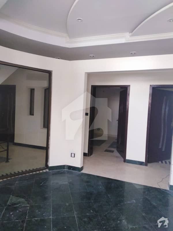 گارڈن ٹاؤن - طارق بلاک گارڈن ٹاؤن لاہور میں 3 کمروں کا 1 کنال بالائی پورشن 75 ہزار میں کرایہ پر دستیاب ہے۔