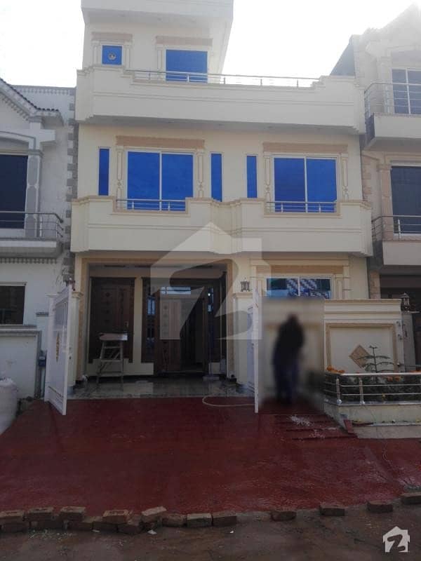 Beautiful Solid Constructed Size 25x40 House For Sale In G-13