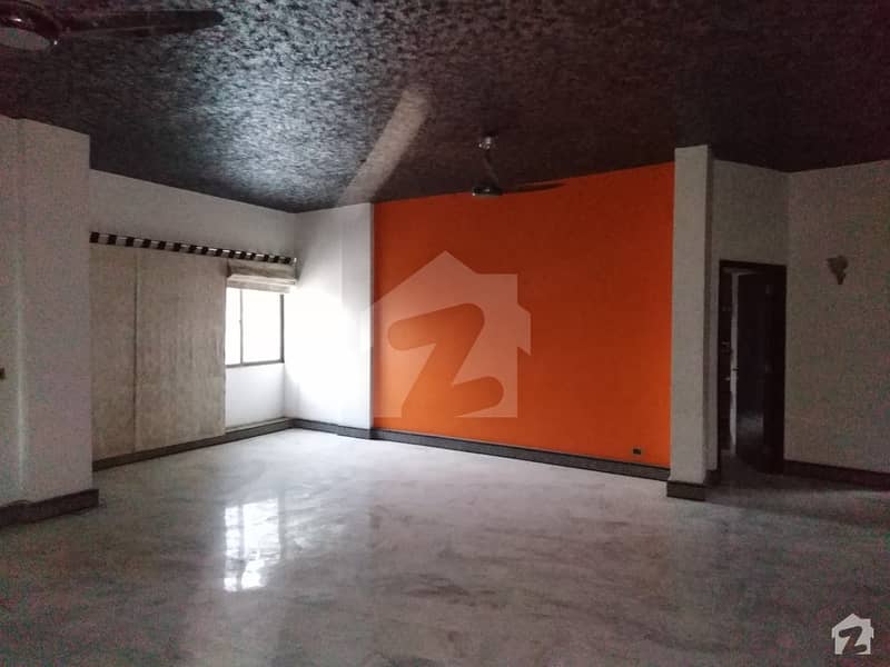بی ایم سی ایچ ایس کراچی میں 4 کمروں کا 9 مرلہ فلیٹ 2.7 کروڑ میں برائے فروخت۔