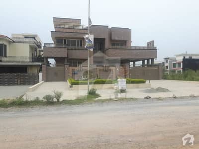 Triple Story 60 X 100 House For Sale On An Ideal Location Main Service Road Triple Story 60 X 100 House For Sale On An Ideal Location Main Service Road
