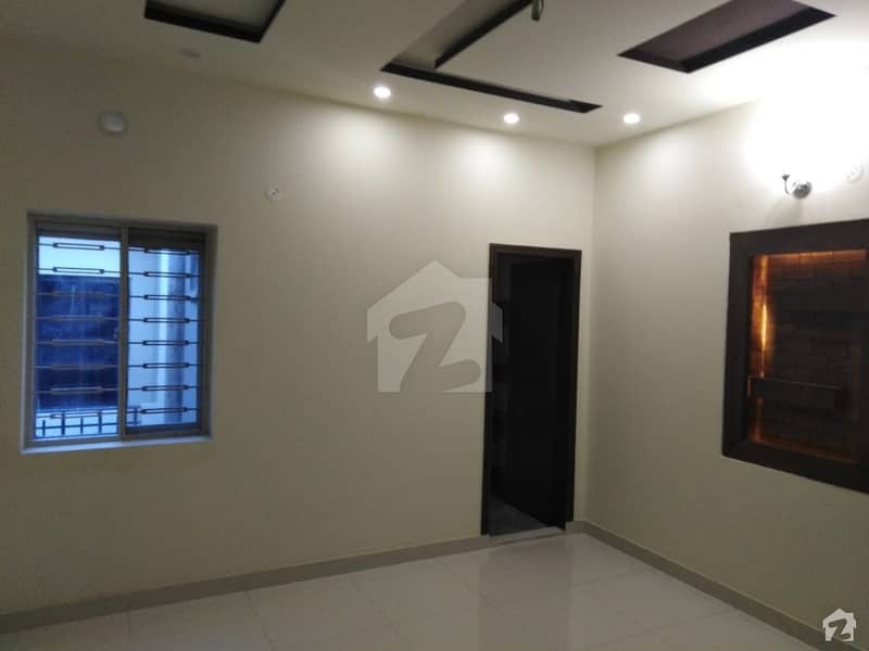 جوہر ٹاؤن فیز 2 جوہر ٹاؤن لاہور میں 3 کمروں کا 5 مرلہ مکان 1.65 کروڑ میں برائے فروخت۔