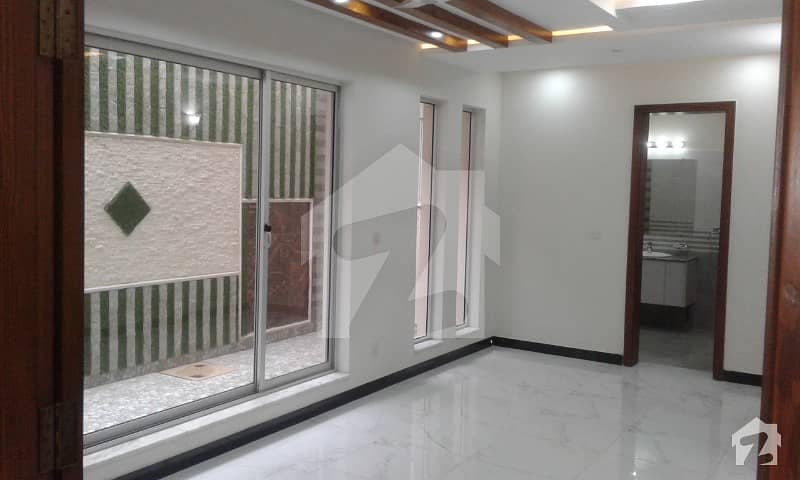 Beautiful 1 Kanal 3 Beds Upper Portion Available For Rent In DHA Phase 8 R Block