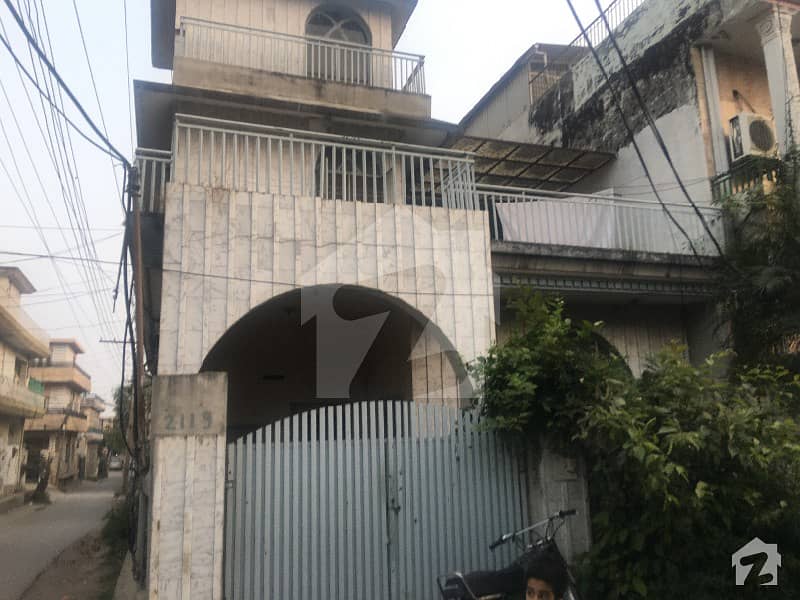 Corner House With Ideal Location Near Markaz In I-10/2