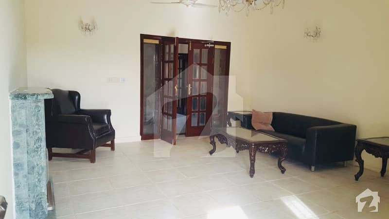 1066 Sq Yard Beautiful Triple House Prime Location F10 Available For Sale 1066 Sq Yard Beautiful Triple House Prime Location F10 Available For Sale