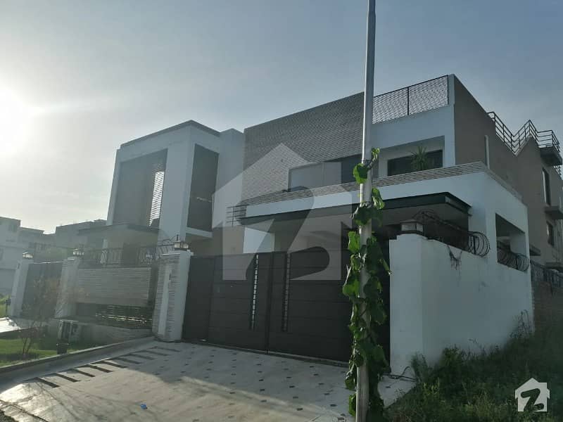 Owner Build House Ideal Location 8 Bedroom 2 Gate Sun Face Just  625  Lac