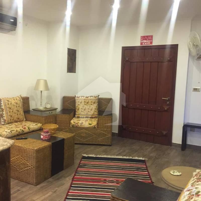 ڈی ایچ اے فیز 4 ڈیفنس (ڈی ایچ اے) لاہور میں 1 کمرے کا 4 مرلہ فلیٹ 65 ہزار میں کرایہ پر دستیاب ہے۔