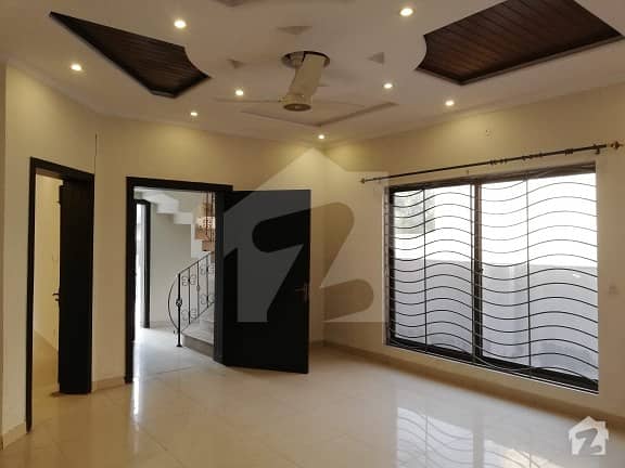 10 Marla 5 Bed Double Unit Old But Well Maintained House Near To Masjid  Market In Bahria Ph 2