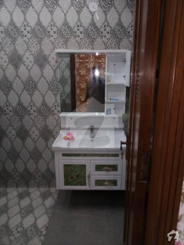 جوہر ٹاؤن فیز 2 جوہر ٹاؤن لاہور میں 5 کمروں کا 5 مرلہ مکان 1.7 کروڑ میں برائے فروخت۔