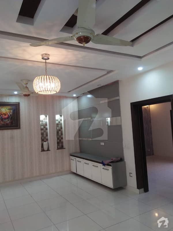 LIKE NEW 15 MARLA DOUBLE STORY HOUSE AVALABLE NEAR BY PARK AND MOSQUE