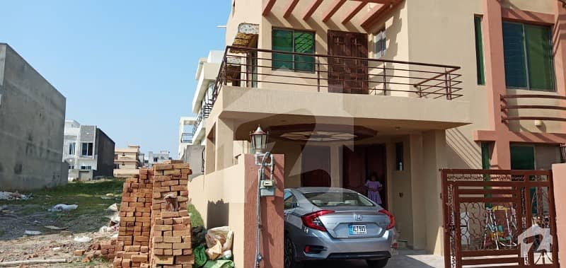 بحریہ ٹاؤن فیز 8 بحریہ ٹاؤن راولپنڈی راولپنڈی میں 6 کمروں کا 10 مرلہ مکان 1.55 کروڑ میں برائے فروخت۔