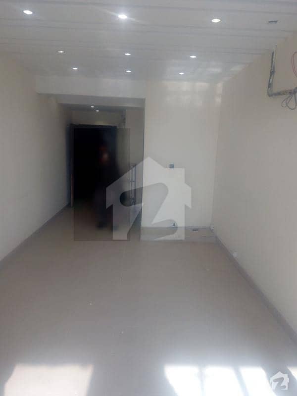 Gulberg  MM Alam road Decent  400 sqft office with Generator back up is available for sale