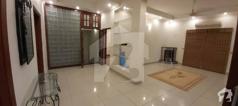 1 Kanal Upper Portion Available For Rent With Sprate Gate