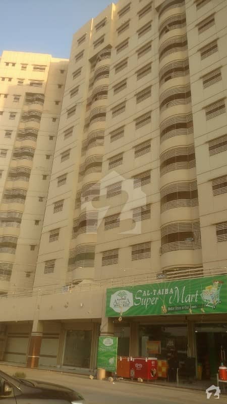 یونیورسٹی روڈ کراچی میں 3 کمروں کا 8 مرلہ فلیٹ 40 ہزار میں کرایہ پر دستیاب ہے۔