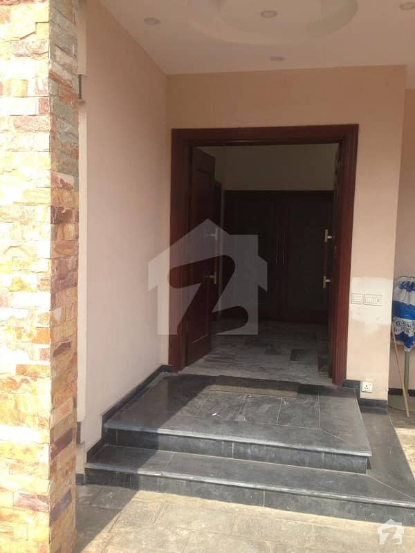 10 marla 1year uasd house for sale in Eden City