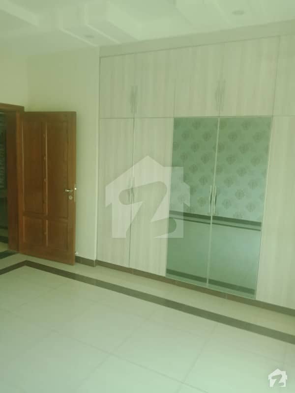 10 Marla good house for sale in Janiper block Bahria town Lahore