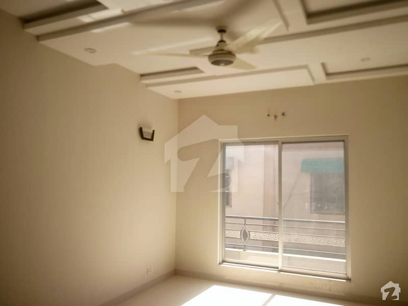 گُلدشت ٹاؤن لاہور میں 2 کمروں کا 5 مرلہ مکان 25 ہزار میں کرایہ پر دستیاب ہے۔