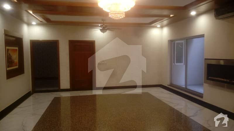 ڈی ایچ اے فیز 1 ڈیفنس (ڈی ایچ اے) لاہور میں 8 کمروں کا 1.1 کنال مکان 2 لاکھ میں کرایہ پر دستیاب ہے۔