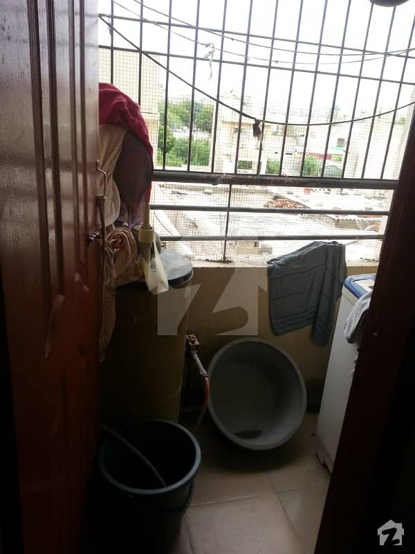 یاسین آباد گلبرگ ٹاؤن کراچی میں 2 کمروں کا 4 مرلہ فلیٹ 45 لاکھ میں برائے فروخت۔