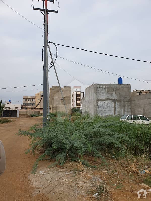 کورنش سوسائٹی سکیم 33 کراچی میں 4 کمروں کا 6 مرلہ مکان 2.1 کروڑ میں برائے فروخت۔