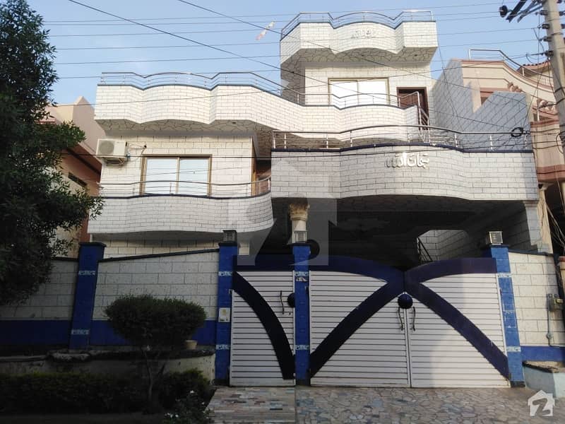 علامہ اقبال ٹاؤن بہاولپور میں 5 کمروں کا 10 مرلہ مکان 1. 8 کروڑ میں برائے فروخت۔