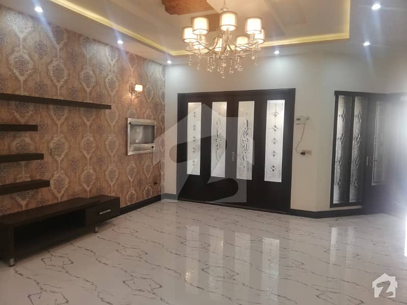 Luxurious 1 Kanal  House For Rent In DHA Phase 3 Lahore