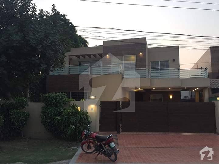 ڈی ایچ اے فیز 4 ڈیفنس (ڈی ایچ اے) لاہور میں 5 کمروں کا 1 کنال مکان 1. 9 لاکھ میں کرایہ پر دستیاب ہے۔