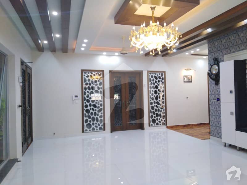 GOOD LOCATION 1 KANAL DOUBLE STORY HOUSE AVALABLE NEAR BY PARK MOSQUE AND SCHOOL