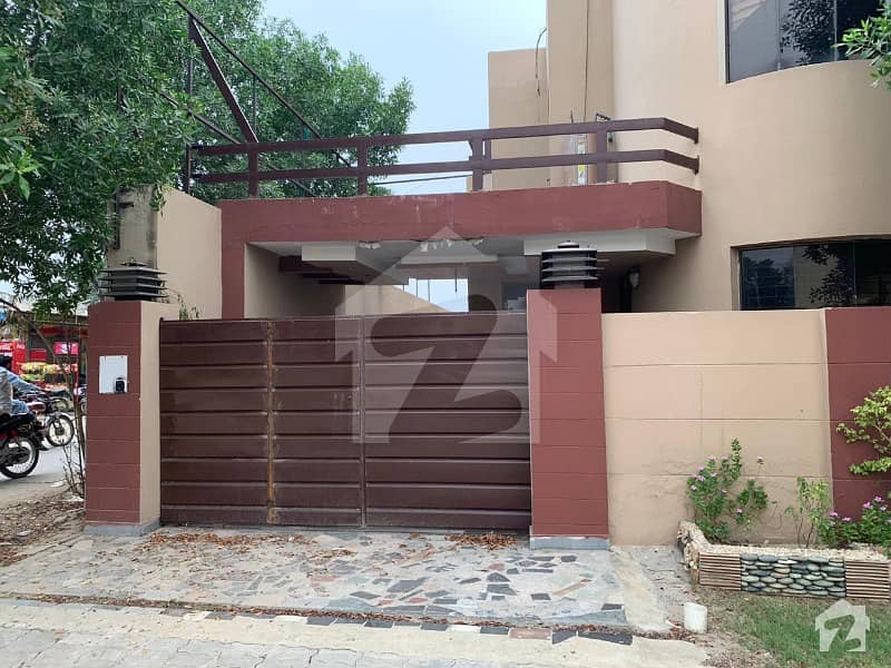 1 Kanal Lavish Upper Portion Available For Rent With Separate Entrance