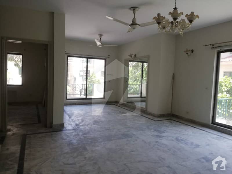 8 MARLA FIRST FLOOR FLAT IS AVAILABLE FOR RENT IN REHMAN GARDENS