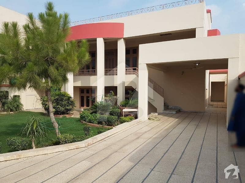 ضیا ٹاؤن چک 208 روڈ فیصل آباد میں 7 کمروں کا 1.1 کنال مکان 2.25 کروڑ میں برائے فروخت۔