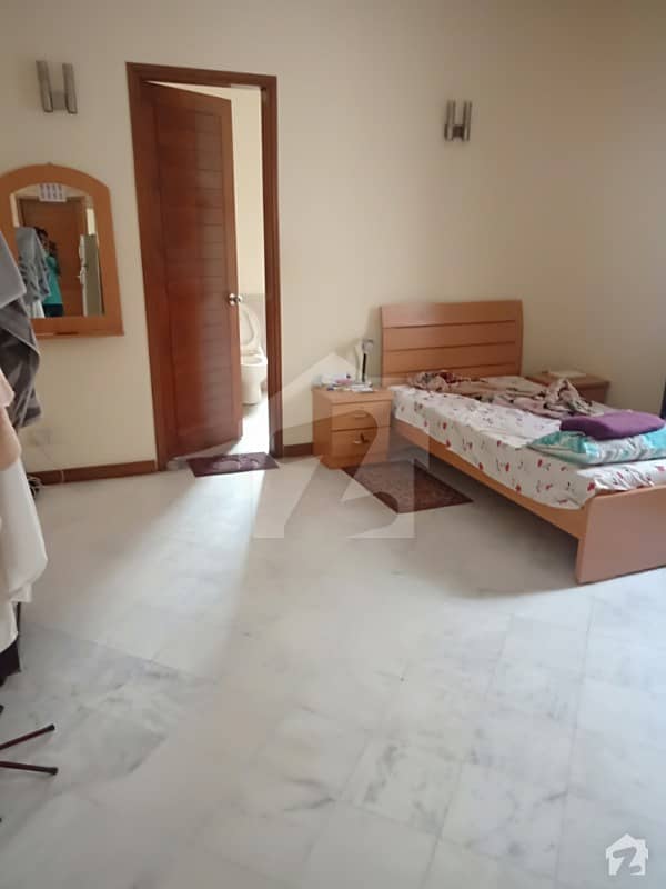 ڈی ایچ اے فیز 5 ڈی ایچ اے کراچی میں 4 کمروں کا 12 مرلہ مکان 6.1 کروڑ میں برائے فروخت۔