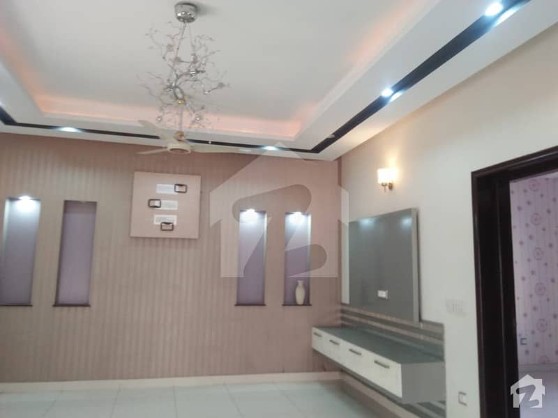 LIKE NEW 1 KANAL DOUBLE STORY HOUSE AVALABLE NEAR BY PARK AND MOSQUE