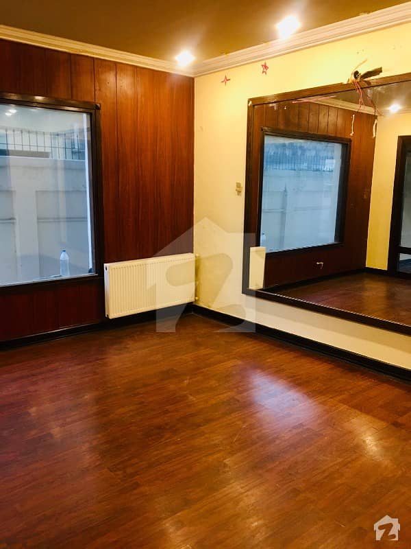 500 Sq Yard 6 Beds Beautiful House Prime Location F11 500 Sq Yard 6 Beds Beautiful House Prime Location F11