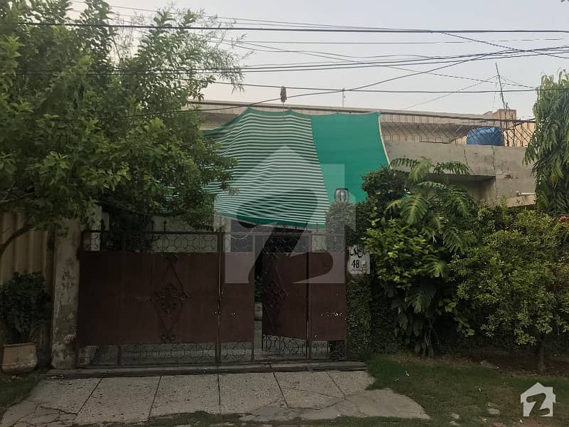 گارڈن ٹاؤن - شیر شاہ بلاک گارڈن ٹاؤن لاہور میں 4 کمروں کا 10 مرلہ مکان 2.3 کروڑ میں برائے فروخت۔