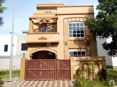 Here Is A Good Opportunity To Live In A Well-Built House Here Is A Good Opportunity To Live In A Well-Built House