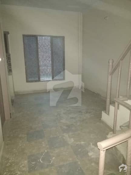 غازی روڈ کینٹ لاہور میں 3 کمروں کا 2 مرلہ مکان 11 ہزار میں کرایہ پر دستیاب ہے۔