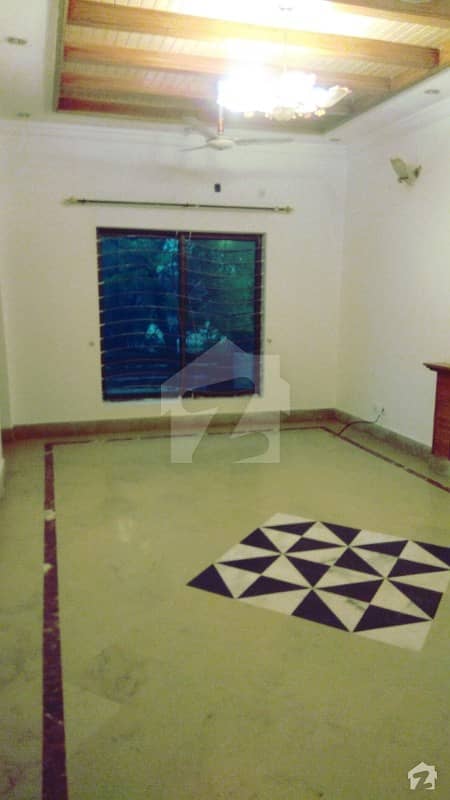 3 bedrooms upper portion for rent  in 1 kanal house