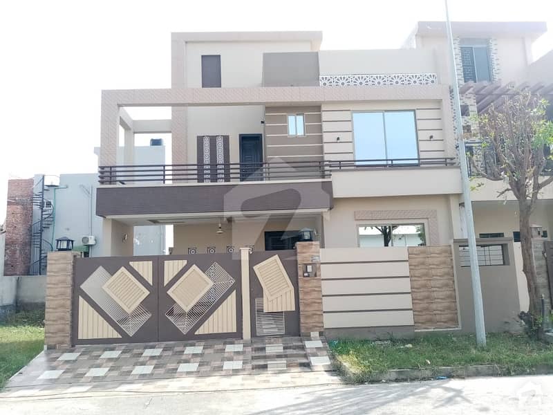 Here Is A Good Opportunity To Live In A Well-Built House Here Is A Good Opportunity To Live In A Well-Built House