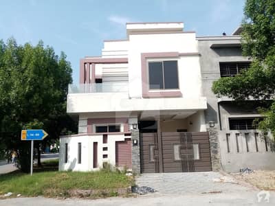 Here Is A Good Opportunity To Live In A Well-Built House Here Is A Good Opportunity To Live In A Well-Built House