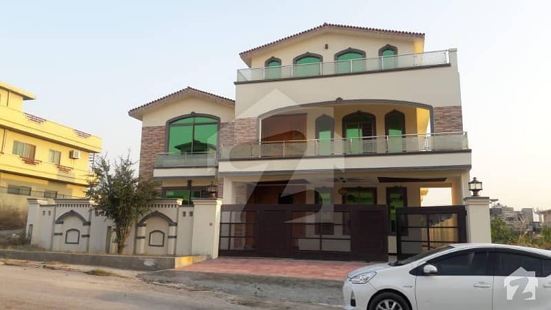 نیشنل پولیس فاؤنڈیشن او ۔ 9 اسلام آباد میں 6 کمروں کا 1 کنال مکان 2.3 کروڑ میں برائے فروخت۔