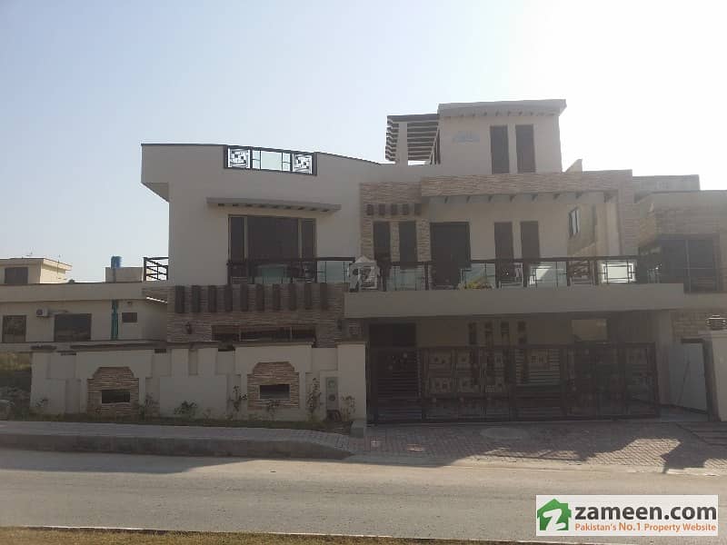 Brand New 7 Bed 1 Kanal House