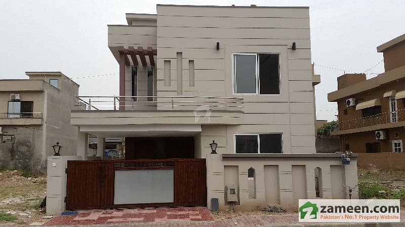 Great Location 5 Bed 10 Marla Boulevard House At Phase-3