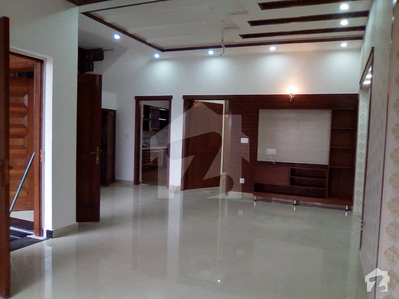 لیک سٹی ۔ سیکٹر ایم ۔ 5 لیک سٹی لاہور میں 4 کمروں کا 10 مرلہ مکان 2.2 کروڑ میں برائے فروخت۔