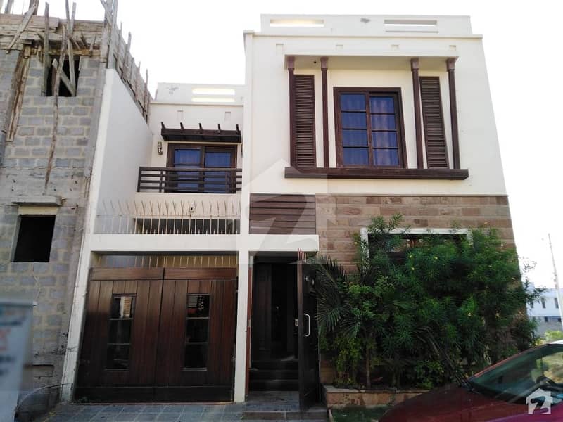 ڈی ایچ اے فیز 7 ایکسٹینشن ڈی ایچ اے ڈیفینس کراچی میں 4 کمروں کا 4 مرلہ مکان 3.3 کروڑ میں برائے فروخت۔