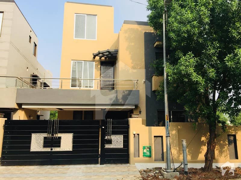 10 Marla Beautiful House For Sale In Bahria Town Lahore