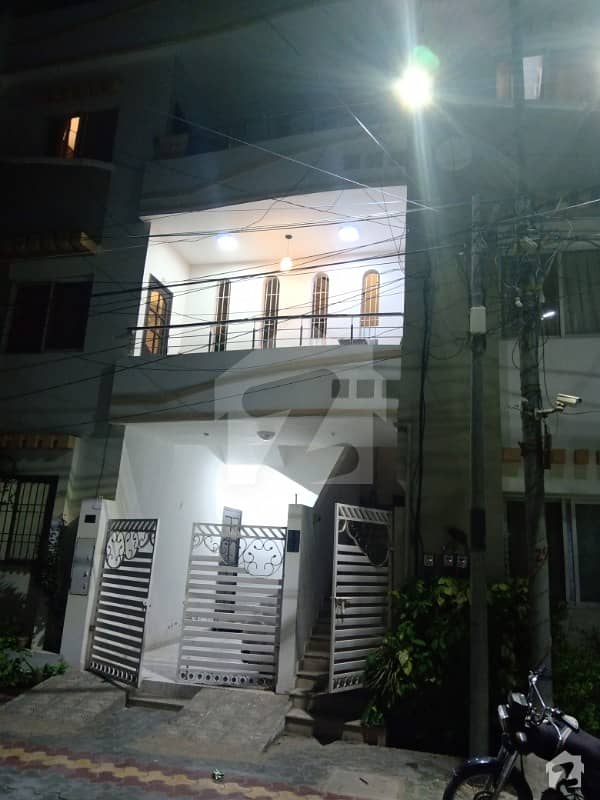 عزیز آباد گلبرگ ٹاؤن کراچی میں 2 کمروں کا 5 مرلہ بالائی پورشن 90 لاکھ میں برائے فروخت۔