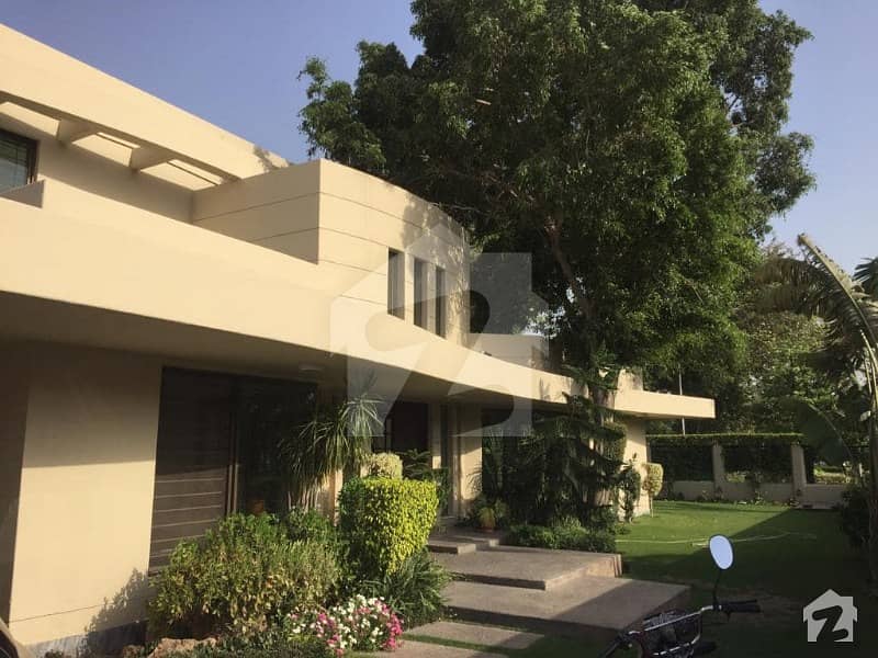 40 Marla Corner  05 Bed Luxury Villa In Sarwar Colony  On Rent Fully Renovated Near Park