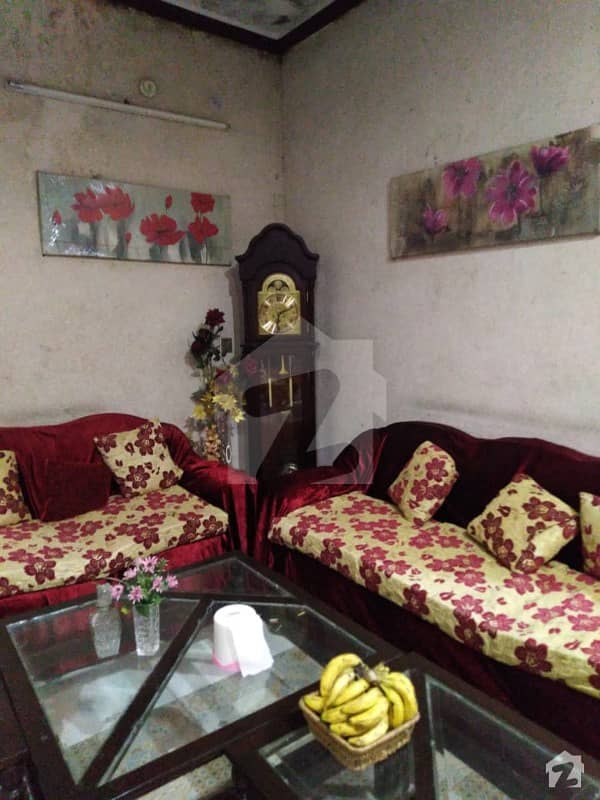 گلفشاں ٹاؤن لاہور میں 6 کمروں کا 1.4 کنال مکان 1.9 کروڑ میں برائے فروخت۔
