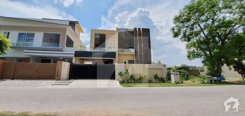10 Marla Modern House Is Available For Sale